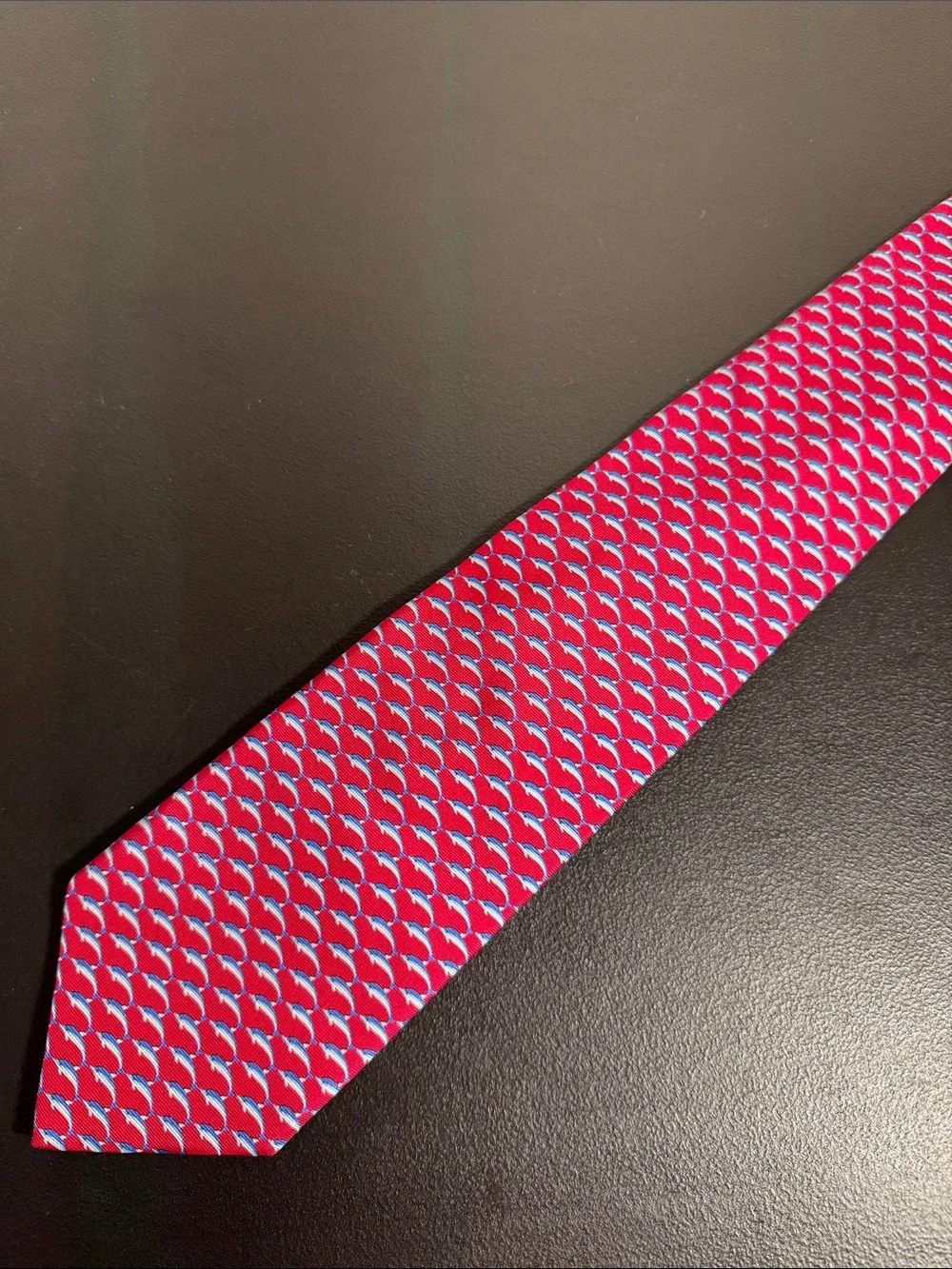 Brooks Brothers mens red blue dolphin pattern 100% silk neck tie EUC
